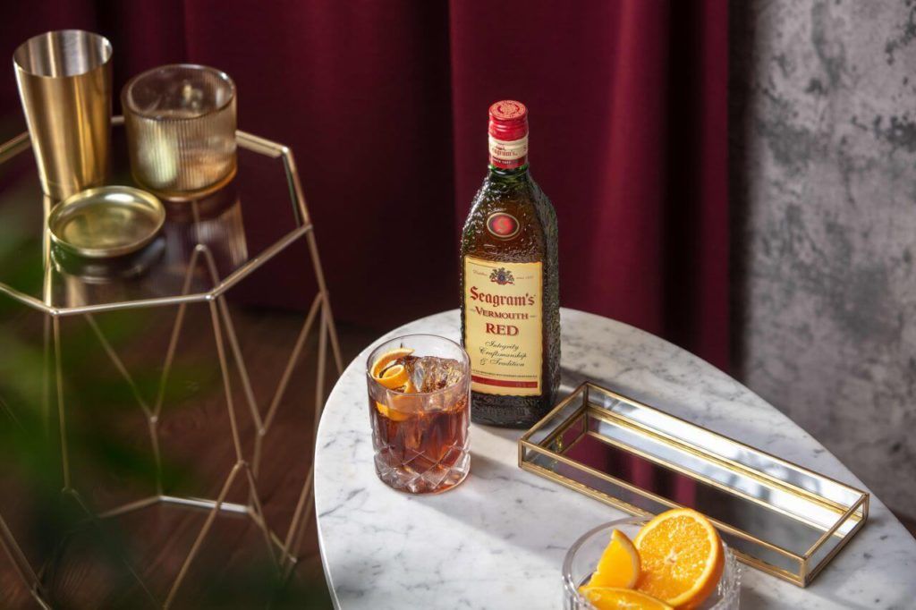 Vermouth Seagram's con naranja