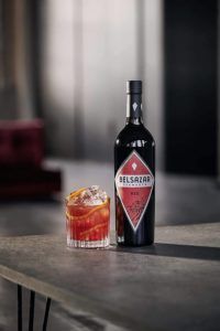 Vermut Belsazar Rojo con hielo